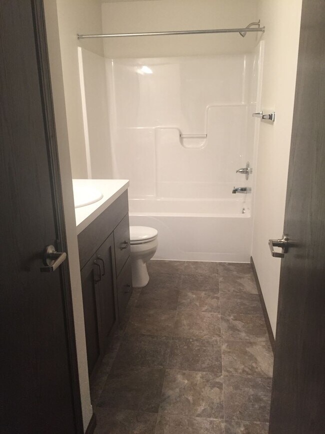 Foto del edificio - 3 Bed 2 Bath Twin Home