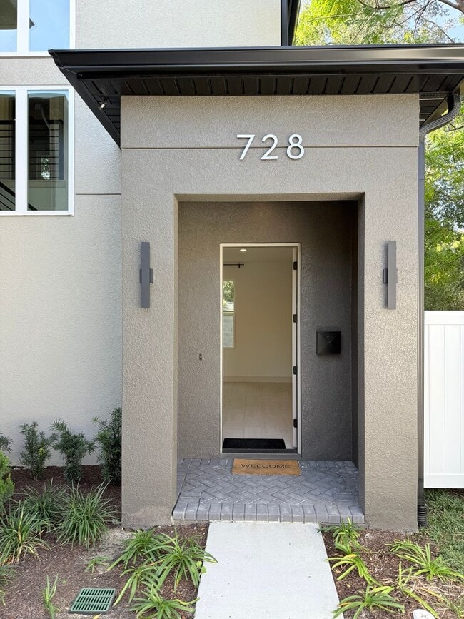 Building Photo - Modern comfort in College Park -sleek 3Bedroom/2.5Bath home!