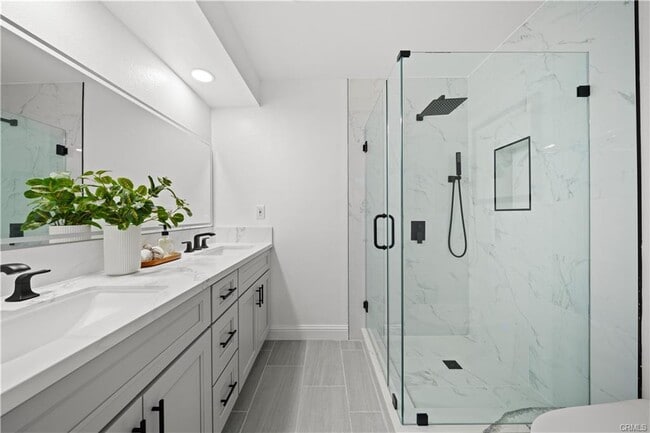 Building Photo - 553 Sturgeon Dr