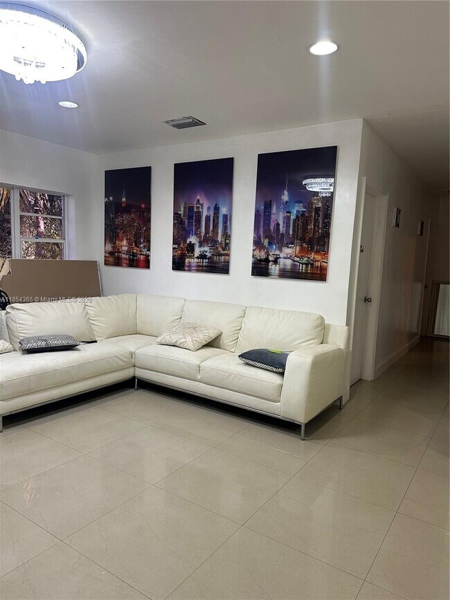 Foto del edificio - 16030 Miami Dr
