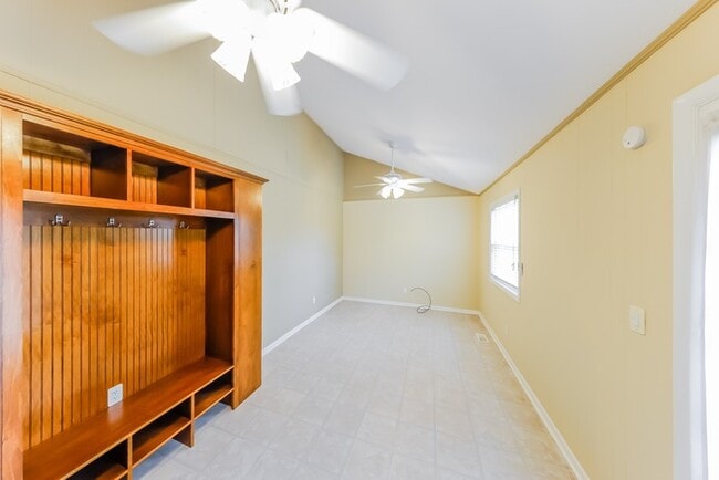 Foto del edificio - 2218 Cecille Dr SW