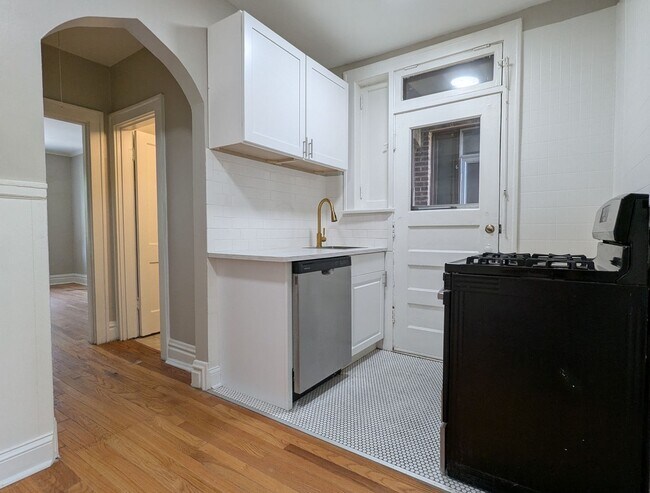 Foto del edificio - Move-In Special! Freshly Updated Southampt...