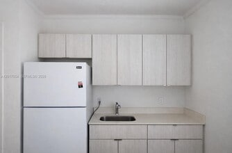Building Photo - 572 NE 67th St