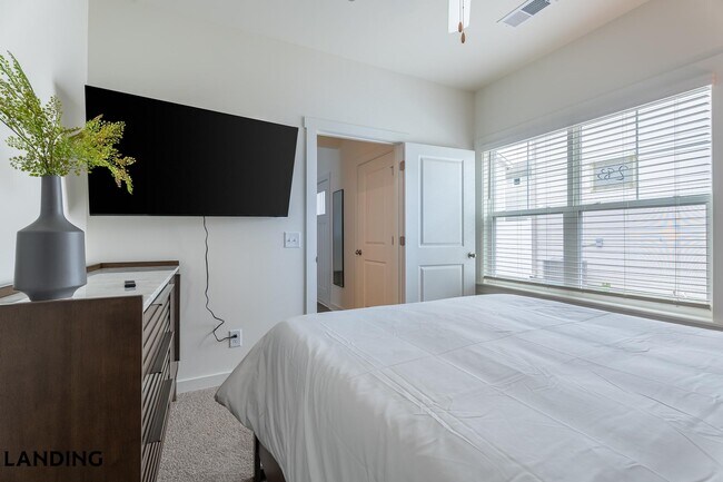 Foto del edificio - 3164 Mulberry Blvd