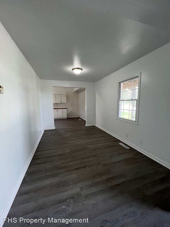 Building Photo - 2 br, 1 bath House - 2258 N Weller