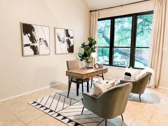 Foto del edificio - 8301 Ganttcrest Dr