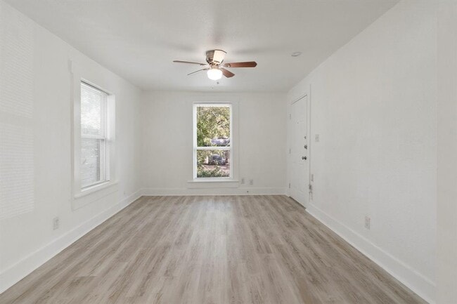 Foto del edificio - 1606 Maple Ave