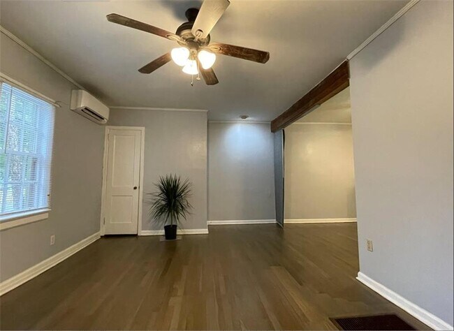 Building Photo - 1097 Benteen Ave SE