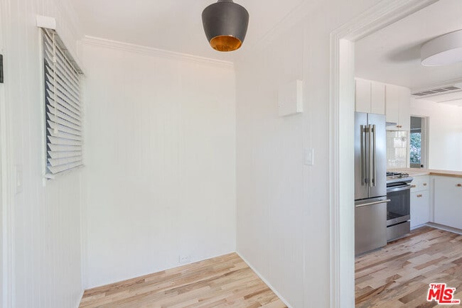 Building Photo - 4013 Sunset Dr