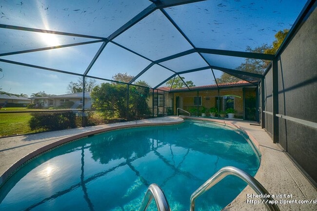 Foto del edificio - 468 Laurencin Dr