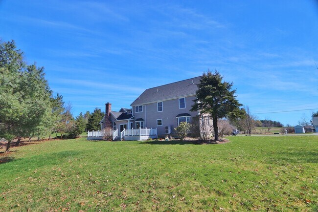 Foto del edificio - 21 Longmeadow Dr