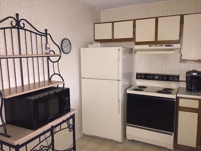 Foto del edificio - Furnished 2 Bedroom, 1.5 Bath Condo in Gol...