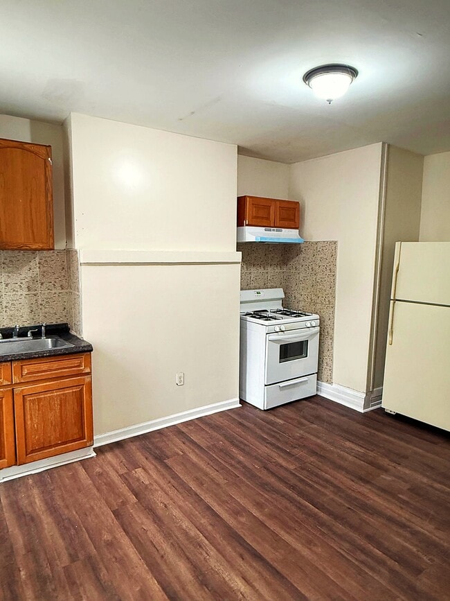 Building Photo - 123 Highland Ave