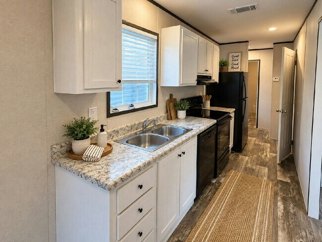 Building Photo - 2245 New Tampa Hwy