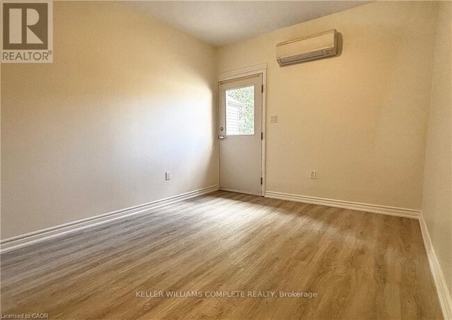 Building Photo - 2 Wentworth St S