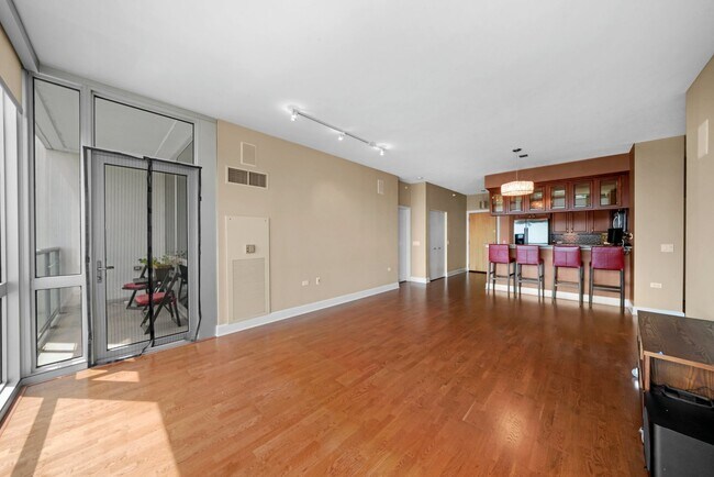 Building Photo - 1629 S Prairie Ave