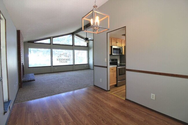 Building Photo - 1903 Peach Tree Ln