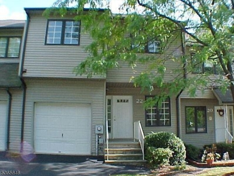 Foto principal - 22 Deer Hill Ct