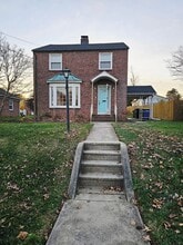 Building Photo - 102 N Forrest St