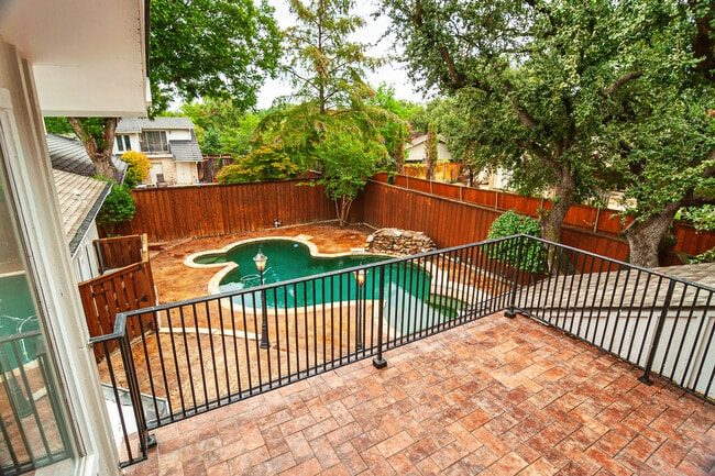 Building Photo - 6940 Brookshire Dr