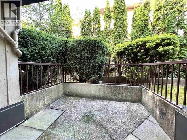 Building Photo - 1040 Pacific St