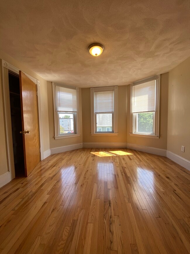 Building Photo - 51 Aldie St