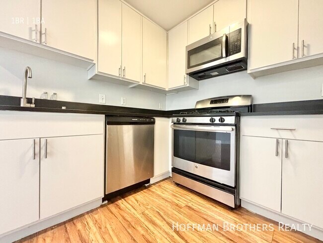 Building Photo - 260 S Ave 55