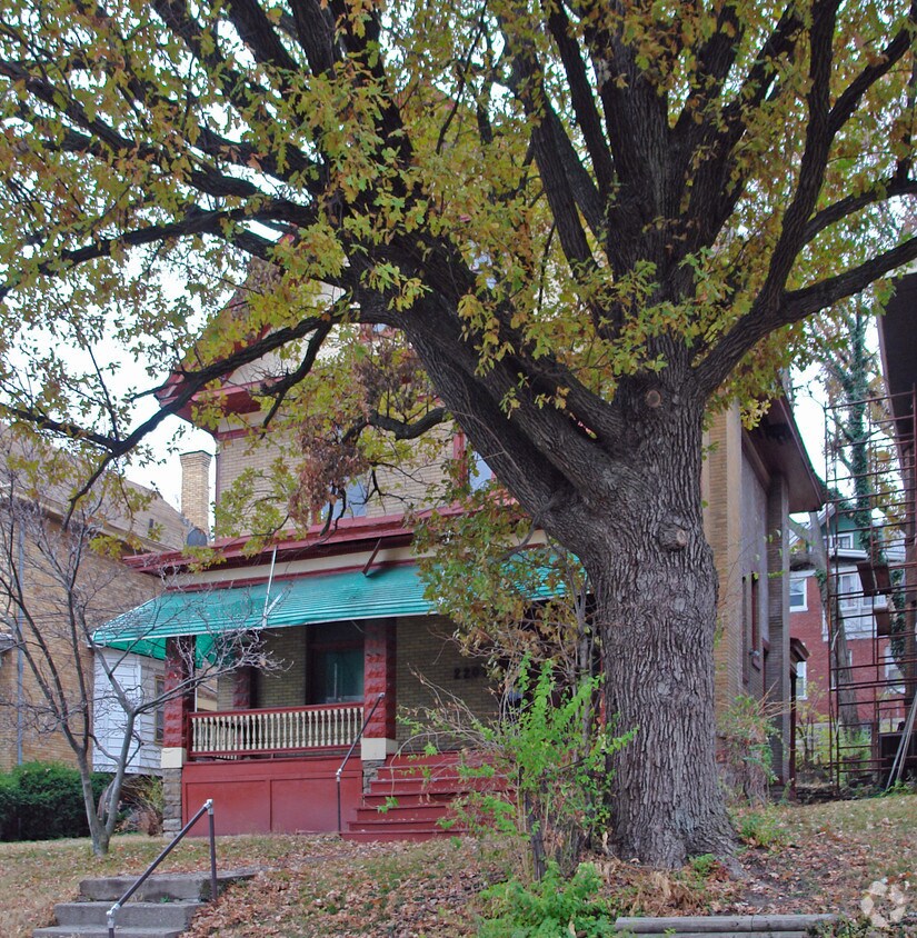 Building Photo - 2207 Burnet Ave