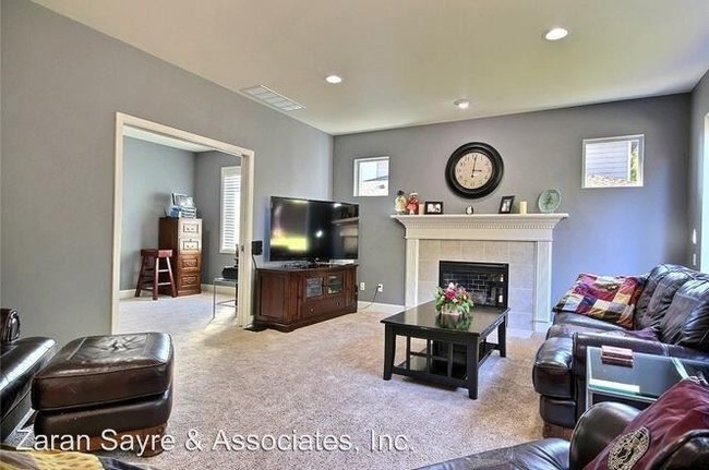 Building Photo - 1720 Pointe Woodworth Dr NE