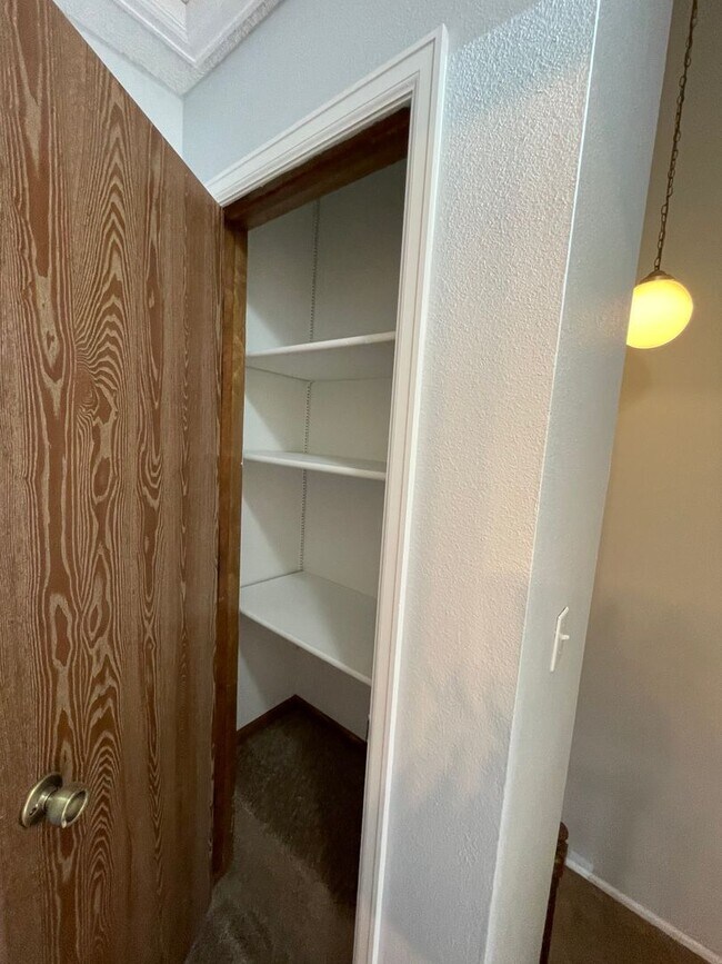 Building Photo - Louisville Town-home near downtown! Availa...