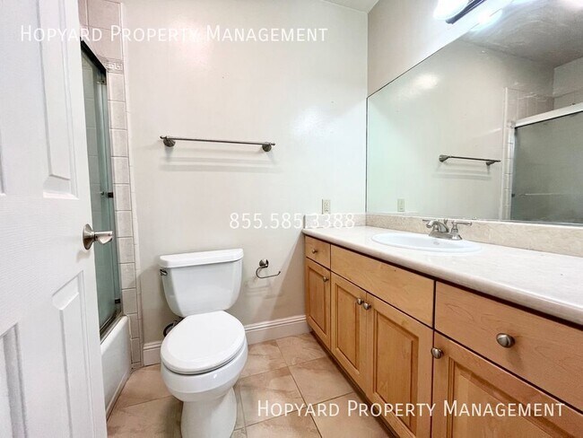 Building Photo - 3 Bedroom Condo in Lovely Community Availa...