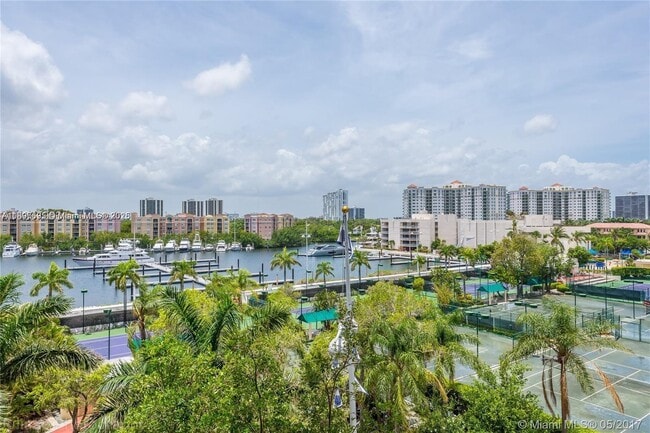 Foto del edificio - 19667 Turnberry Way