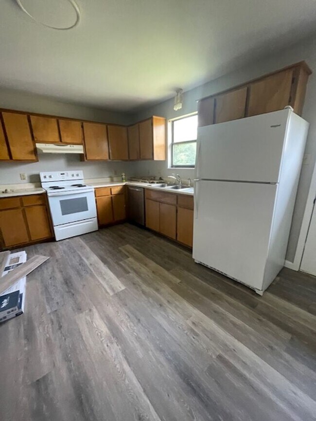 Building Photo - Alcoa City Schools  2 bedroom 2 bath call ...