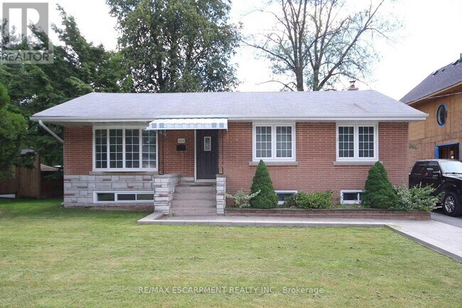 Photo du bâtiment - 1026 Bridge Rd