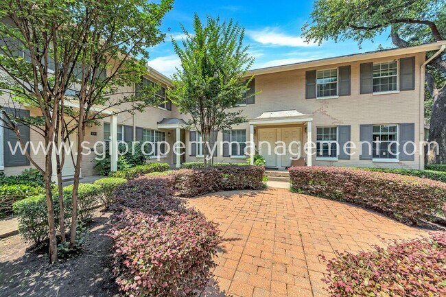 Foto del edificio - Beautifully Updated 2 Bed Ready For Immedi...