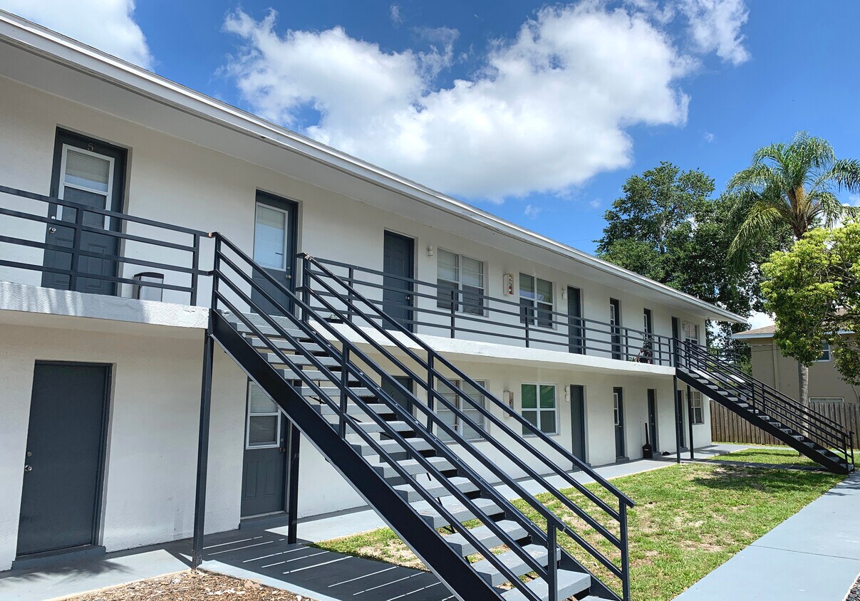 Foto principal - 2039 Hillview St
