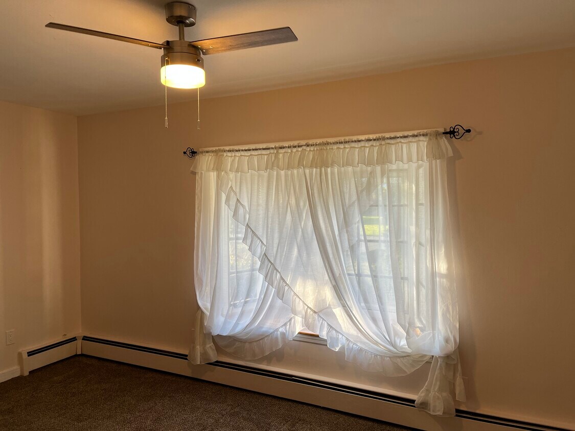 42 Gleeland St Unit 1A, Deer Park, NY 11729 Apartments in Deer Park