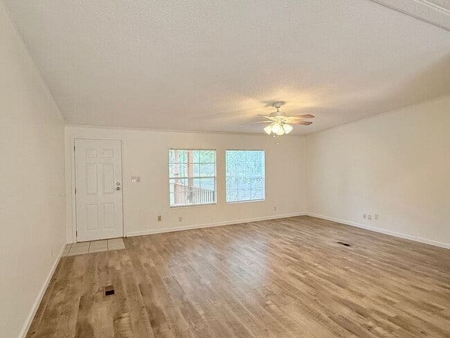 Foto del edificio - 3936 Griffith Rd