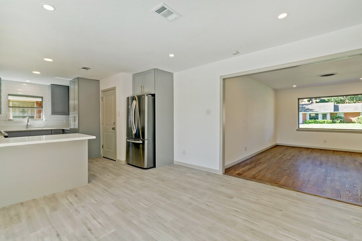 Foto del edificio - 8331 Waterbury Dr