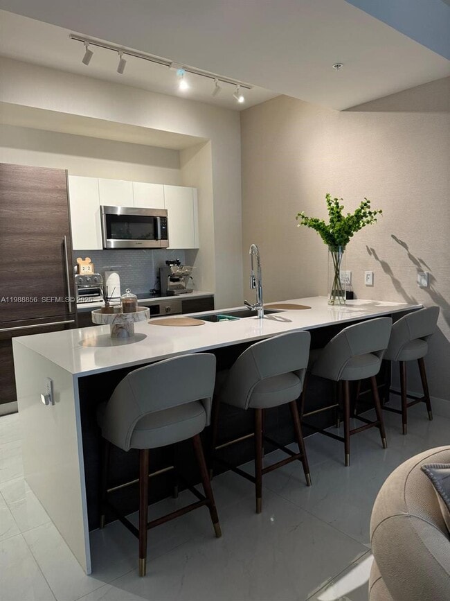 Building Photo - 301 Altara Ave