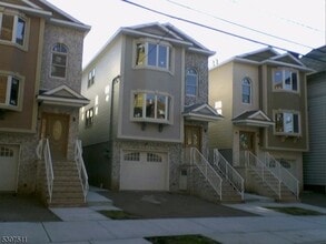 Building Photo - 110 S 3rd St