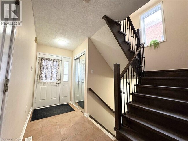 Building Photo - 2218 Shadetree Ave