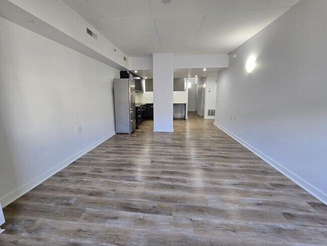 Building Photo - Modern 1 bed 1 bath available now