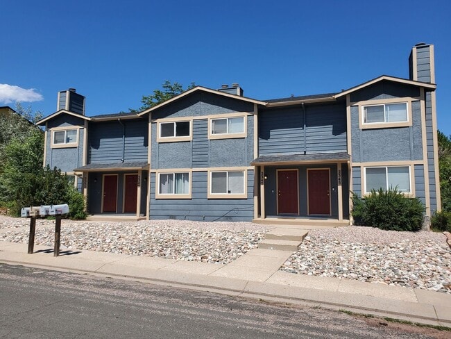 Townhome Style Living! - Townhome Style Living!