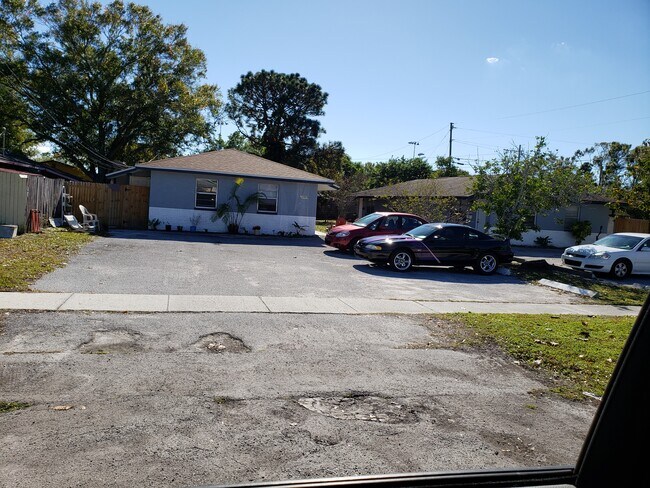 Foto del edificio - 3798 67th Ave N