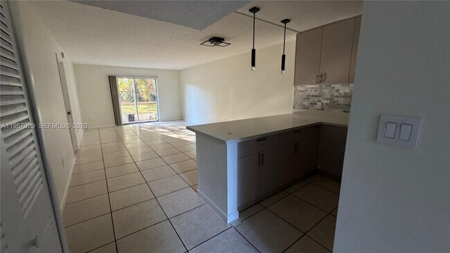 Foto del edificio - 4111 Stirling Rd