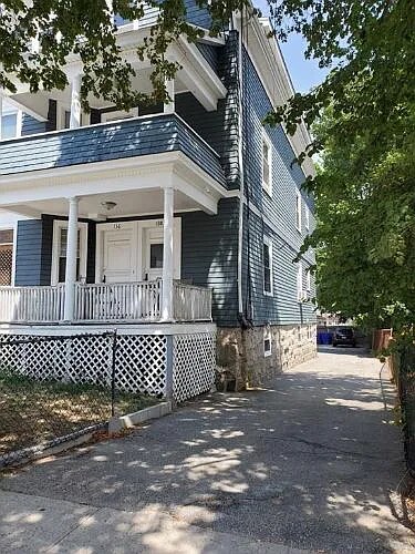 Foto del edificio - 136 New Boston Rd