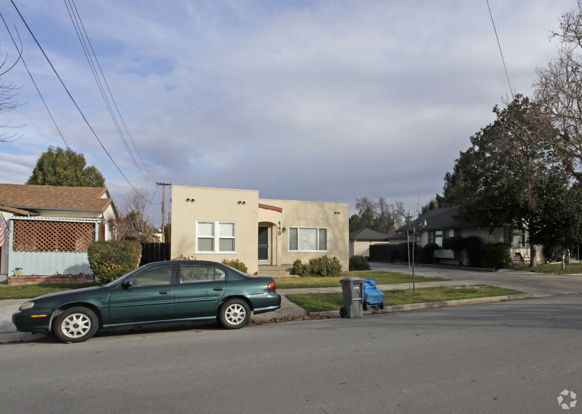 Building Photo - 448 B St