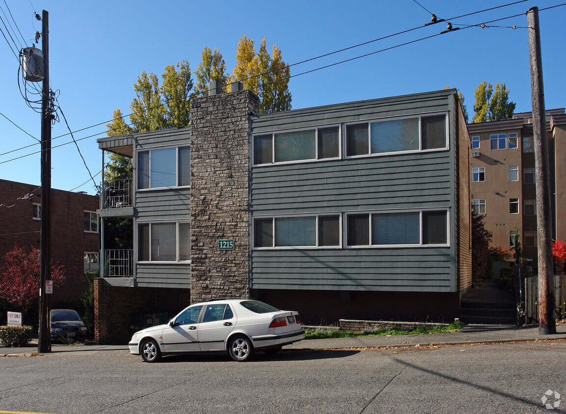 Building Photo - 1215 Queen Anne Ave N