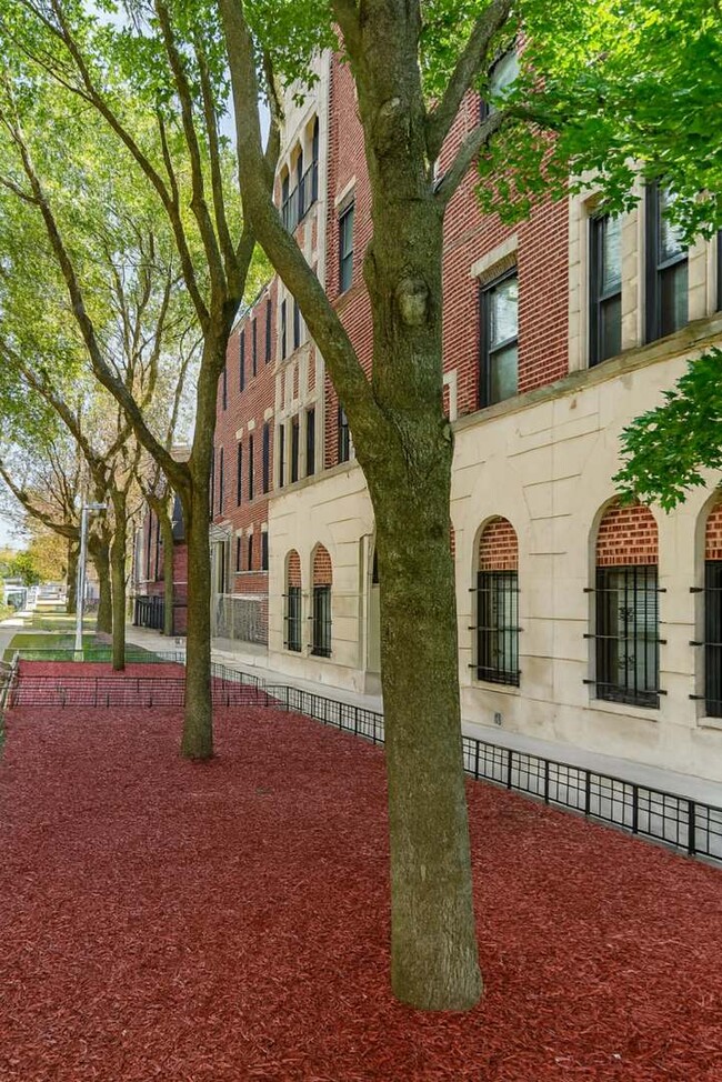 Building Photo - 6324 S Kimbark Ave